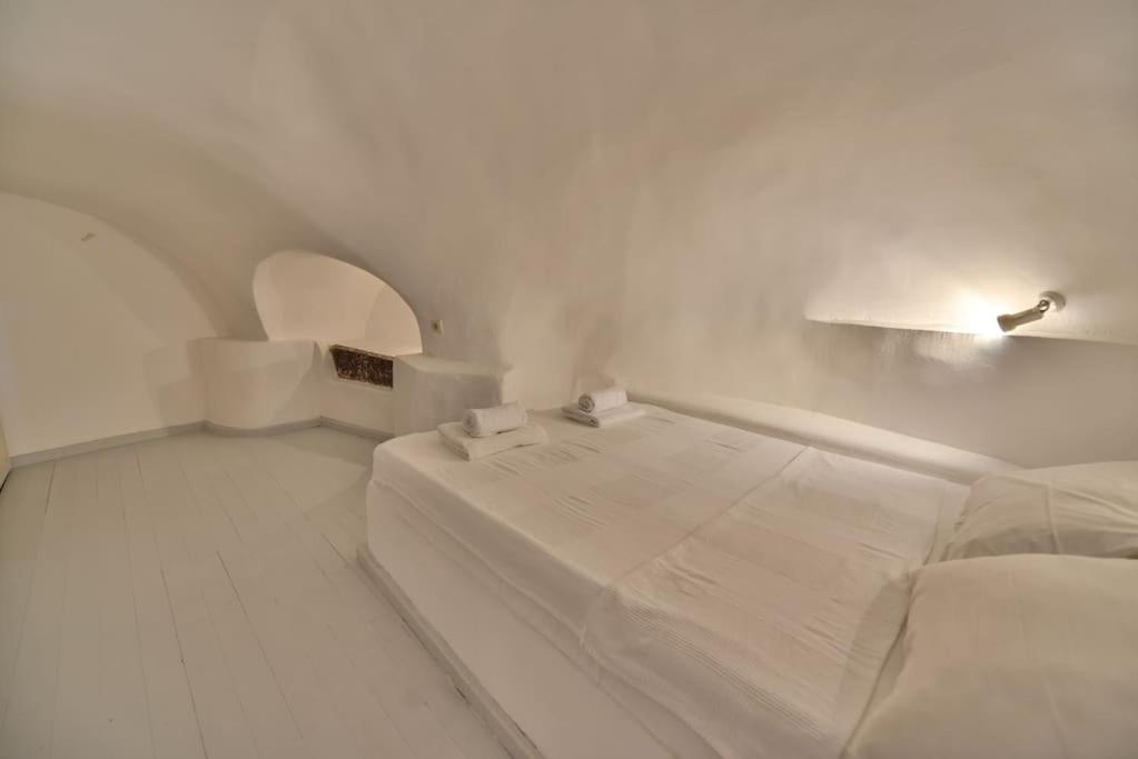 Astrea Suites "Ostria Cave Villa-Outdoor Jacuzzi" Ía Eksteriør bilde